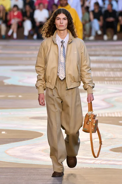 Look 43